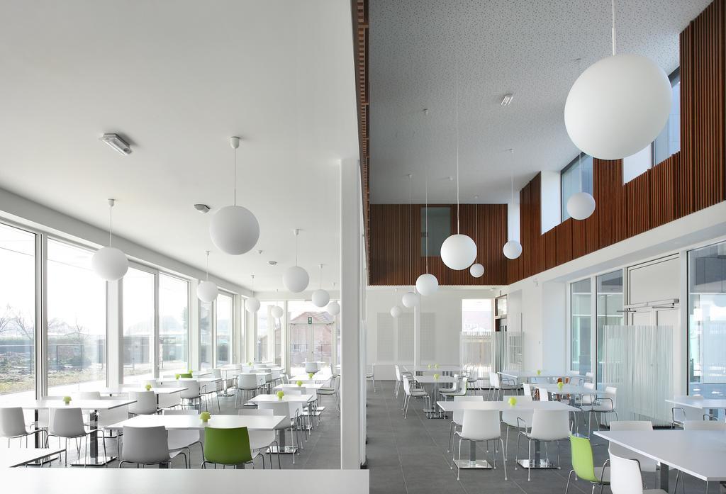 Hotel Middelpunt - Gratis Parking - Ontbijt Inbegrepen! Middelkerke Exterior foto